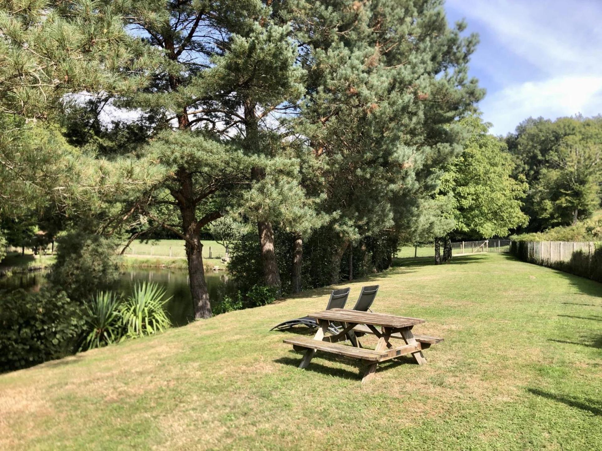 Le Petit Lac Bourganeuf Exterior foto